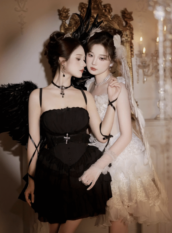 Chụp ảnh đôi bạn thân 